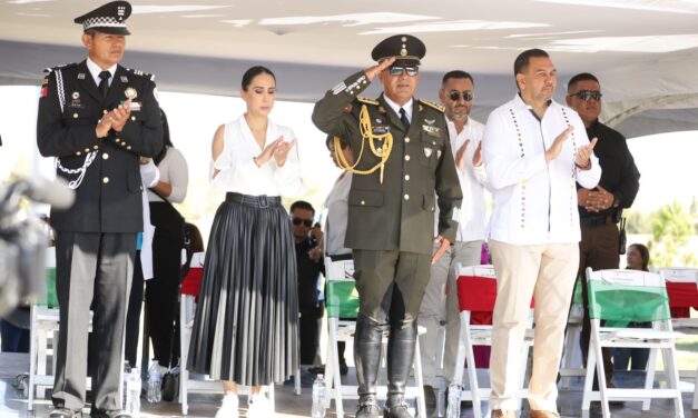 Disfrutan juarenses Desfile Cívico- Militar por el 214 aniversario de la Independencia de México