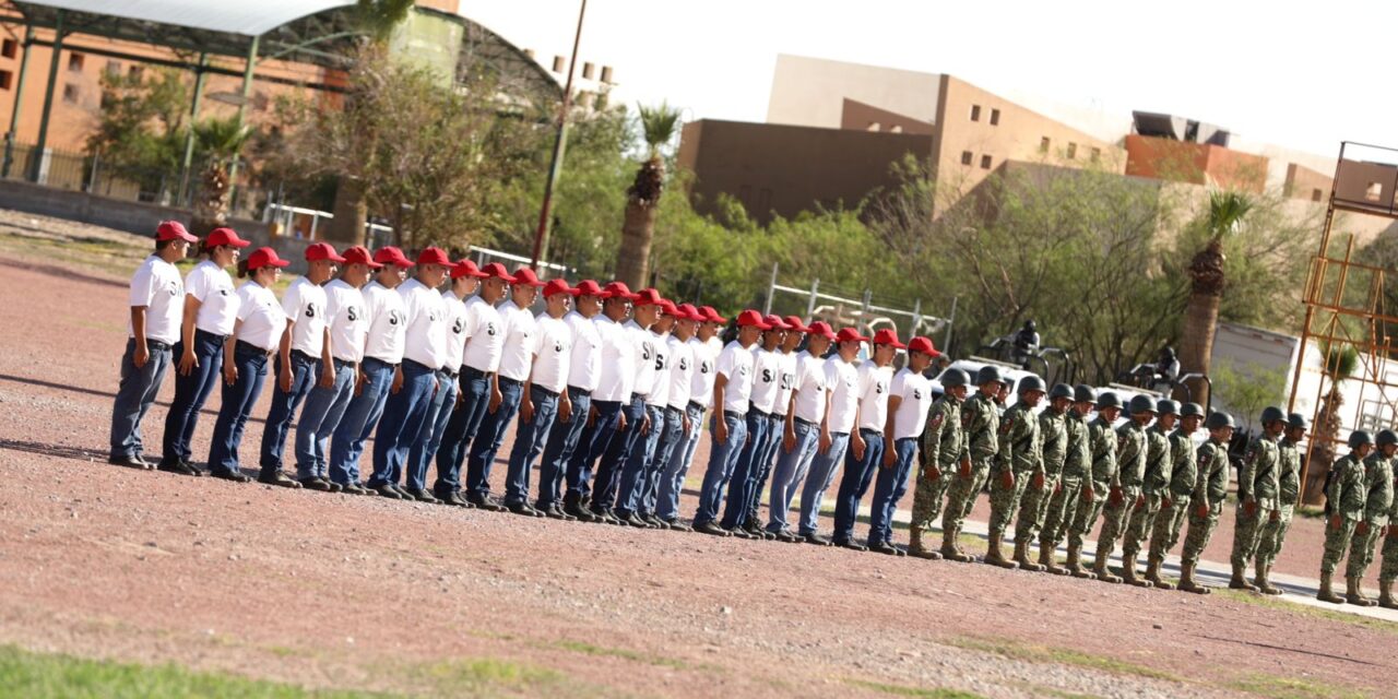 Disfrutan juarenses Desfile Cívico- Militar por el 214 aniversario de la Independencia de México