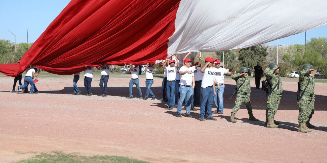 Disfrutan juarenses Desfile Cívico- Militar por el 214 aniversario de la Independencia de México