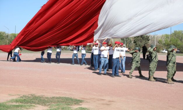 Disfrutan juarenses Desfile Cívico- Militar por el 214 aniversario de la Independencia de México