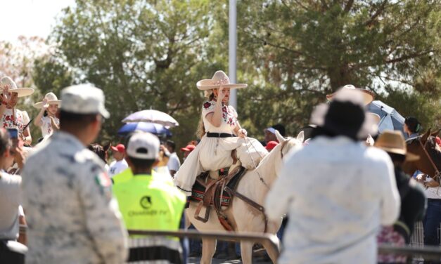 Disfrutan juarenses Desfile Cívico- Militar por el 214 aniversario de la Independencia de México