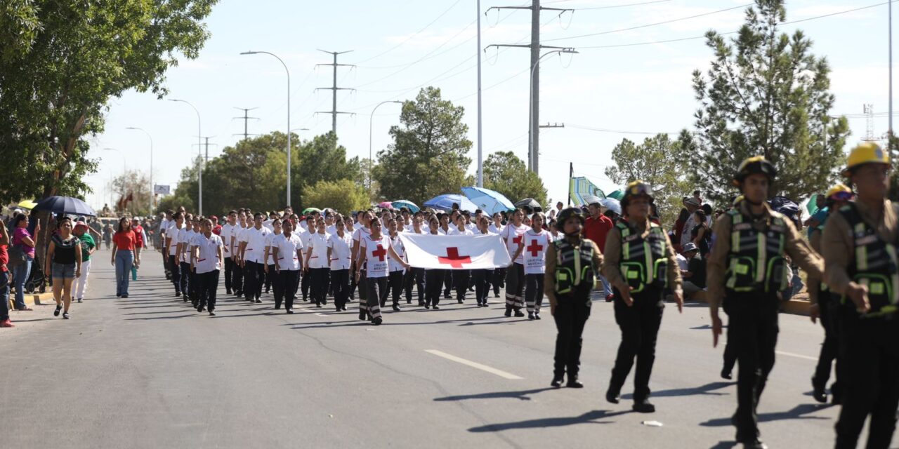 Disfrutan juarenses Desfile Cívico- Militar por el 214 aniversario de la Independencia de México