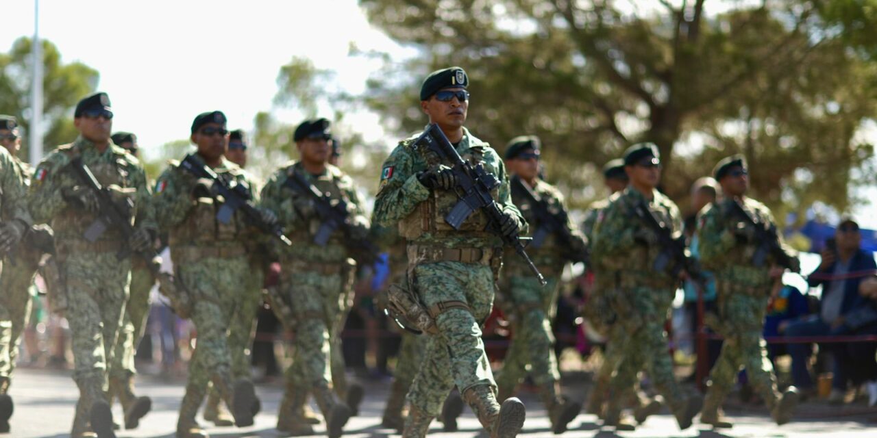 Disfrutan juarenses Desfile Cívico- Militar por el 214 aniversario de la Independencia de México