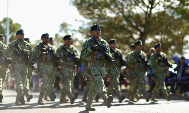 Disfrutan juarenses Desfile Cívico- Militar por el 214 aniversario de la Independencia de México