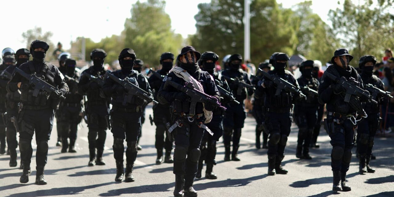 Disfrutan juarenses Desfile Cívico- Militar por el 214 aniversario de la Independencia de México