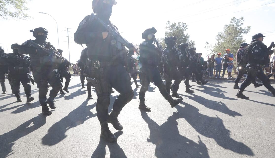 Disfrutan juarenses Desfile Cívico- Militar por el 214 aniversario de la Independencia de México