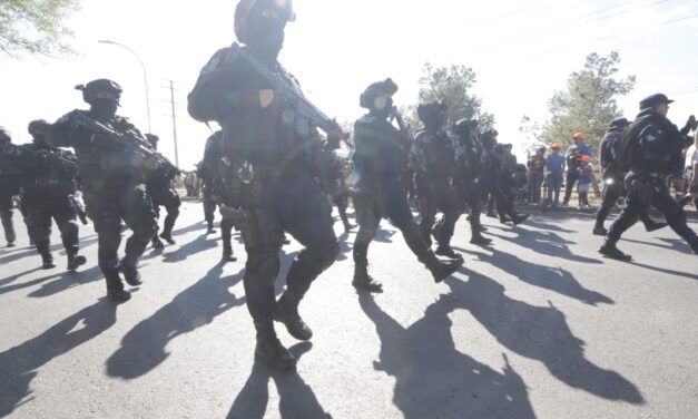 Disfrutan juarenses Desfile Cívico- Militar por el 214 aniversario de la Independencia de México