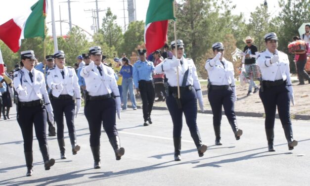 Disfrutan juarenses Desfile Cívico- Militar por el 214 aniversario de la Independencia de México