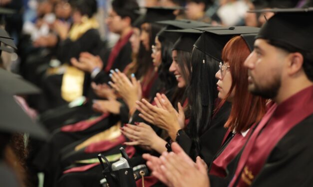 Más de 400 nuevos profesionistas egresan de la UACJ