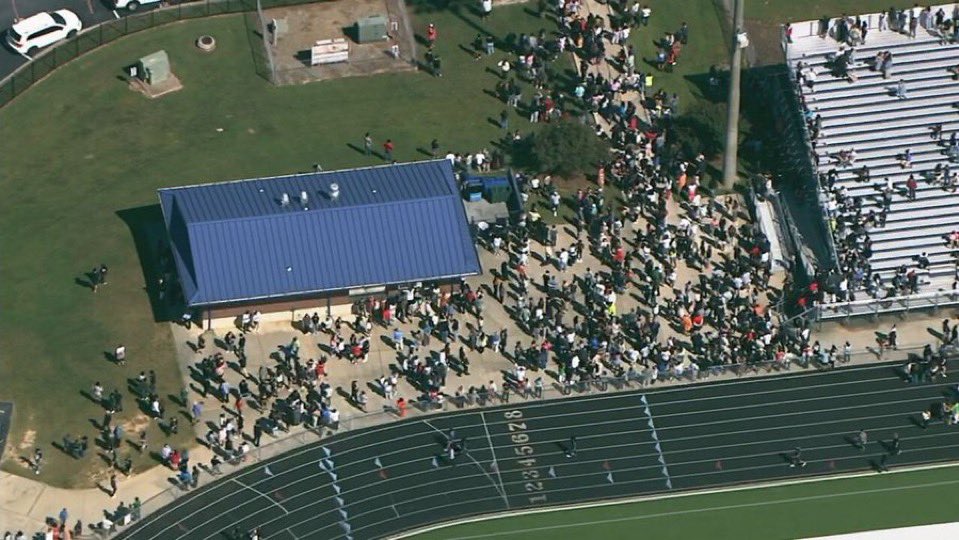 Tiroteo en escuela de Georgia deja 2 muertos y 4 heridos