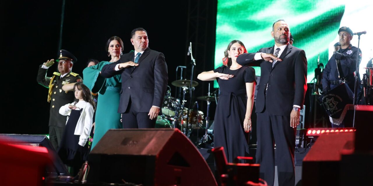 Encabeza Presidente Municipal Cruz Pérez Cuéllar el Grito de Independencia