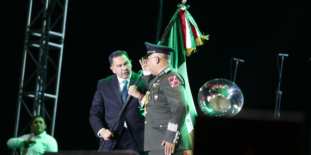 Encabeza Presidente Municipal Cruz Pérez Cuéllar el Grito de Independencia