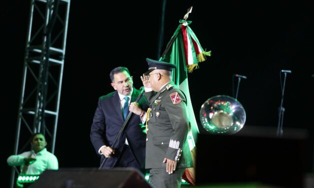 Encabeza Presidente Municipal Cruz Pérez Cuéllar el Grito de Independencia