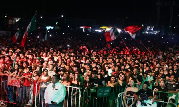 Encabeza Presidente Municipal Cruz Pérez Cuéllar el Grito de Independencia