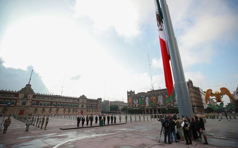 Bandera a media asta y minuto de silencio en el Zócalo por víctimas del “19S”