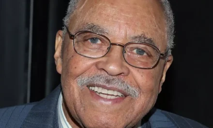 Muere James Earl Jones, voz de ‘Darth Vader’ y de ‘Mufasa’, a los 93 años