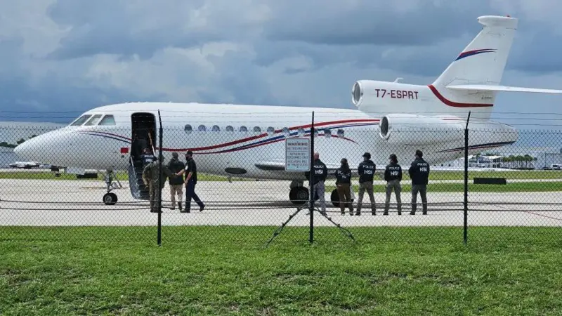 EE.UU. confisca un avión que usaba Nicolás Maduro