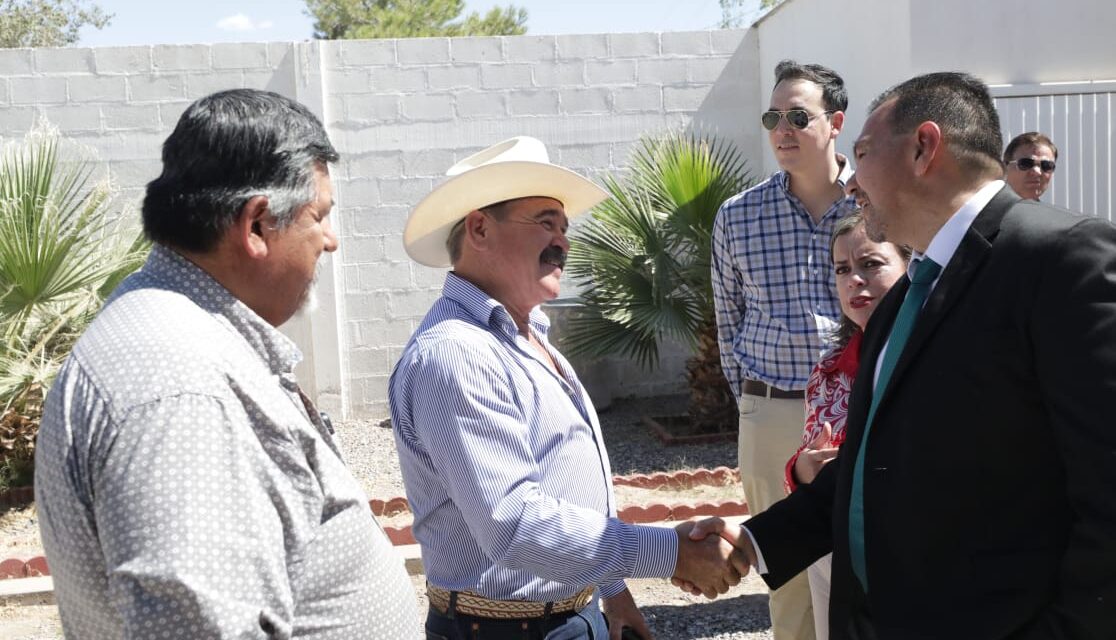 Entrega Presidente mobiliario para escuelas de Ahumada