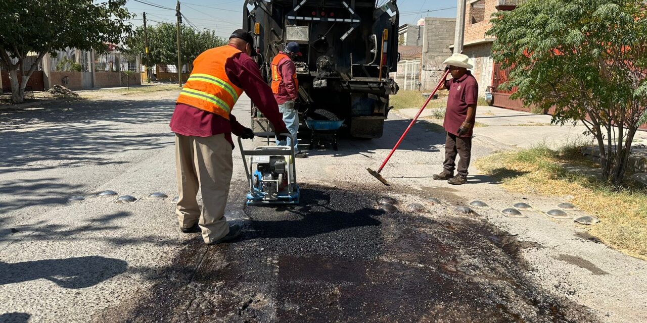 Mantiene Obras Públicas programa de bacheo en diferentes puntos de la ciudad