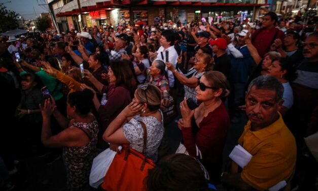 Ciudadanos bailan y disfrutan de ‘Arte en las Calles’ en el Centro Histórico