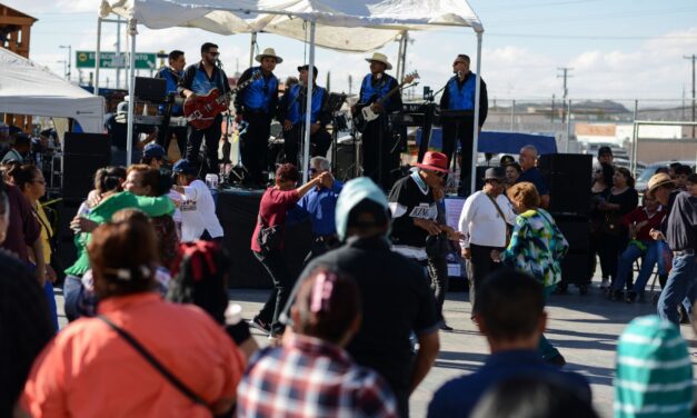 Ciudadanos bailan y disfrutan de ‘Arte en las Calles’ en el Centro Histórico