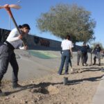 Jóvenes juarenses reforestan el ‘Parque Extremo’