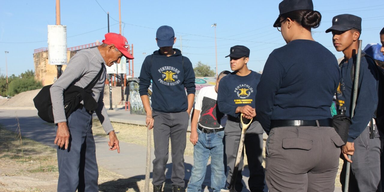 Jóvenes juarenses reforestan el ‘Parque Extremo’