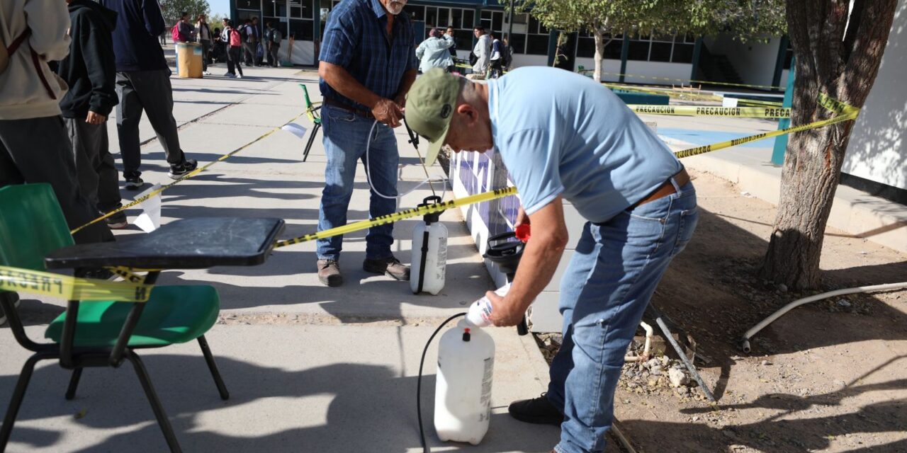 Atiende Ecología problema de garrapatas en el CBTIS 270