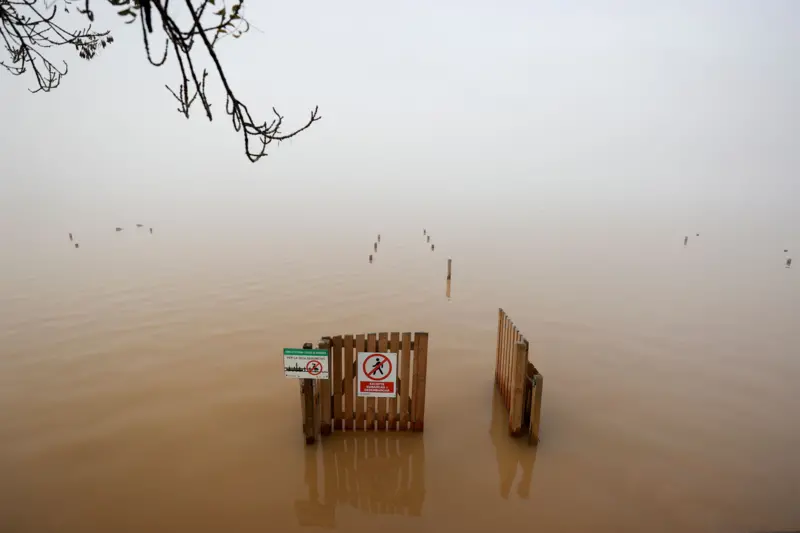 Impactantes imágenes de las inundaciones por la ‘DANA’ en España que dejan más de 60 muertos