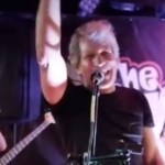 Bon Jovi “Palomeando” en bar en playas de México