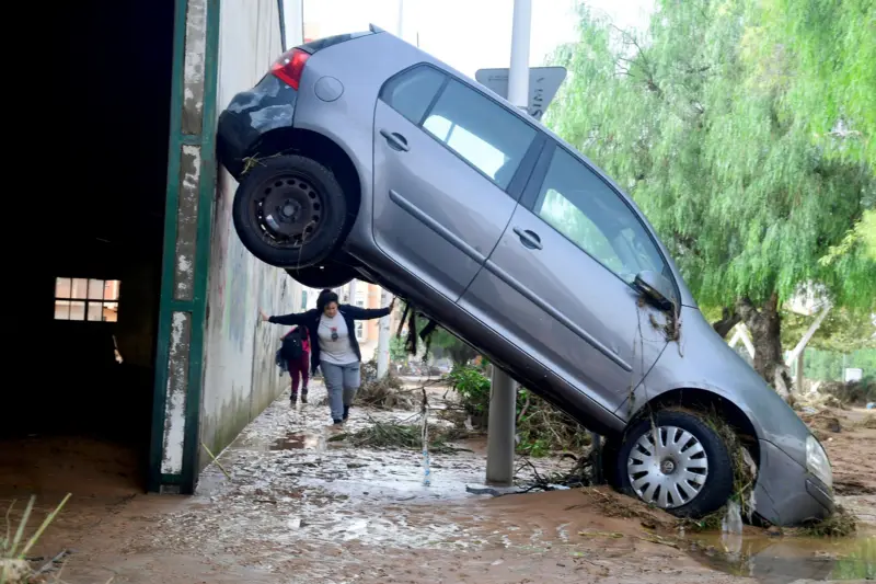 Impactantes imágenes de las inundaciones por la ‘DANA’ en España que dejan más de 60 muertos