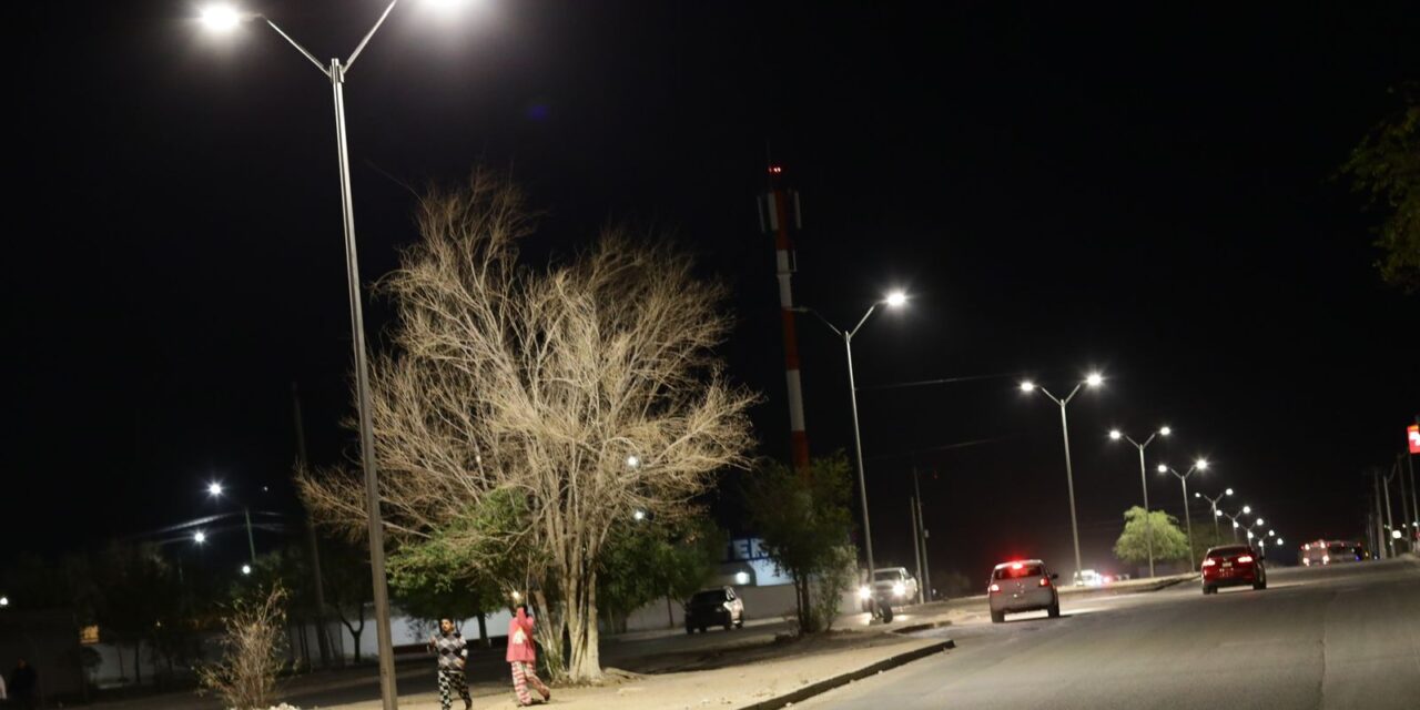 Realizan entrega de luminarias en siete zonas de la ciudad