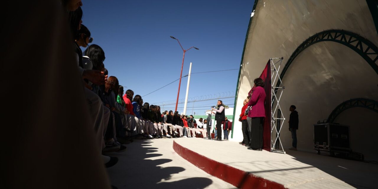 Entrega el Presidente Pérez Cuéllar teatro acústico al Colegio de Bachilleres 7