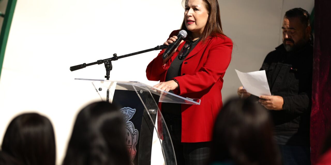 Entrega el Presidente Pérez Cuéllar teatro acústico al Colegio de Bachilleres 7