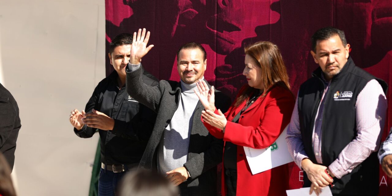 Entrega el Presidente Pérez Cuéllar teatro acústico al Colegio de Bachilleres 7