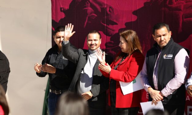 Entrega el Presidente Pérez Cuéllar teatro acústico al Colegio de Bachilleres 7