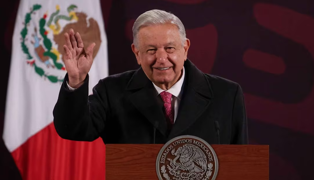 AMLO recibe protección militar y 21 mil pesos al mes