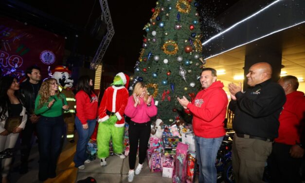 Da arranque Presidente Municipal a campaña de Santa Claus Bombero 2024