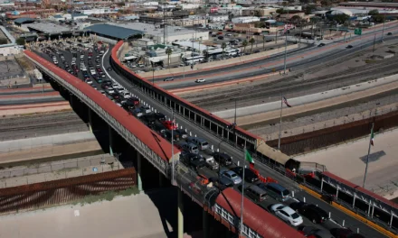 Respaldo del Presidente a sanciones para quienes se meten a la fila en los puentes internacionales