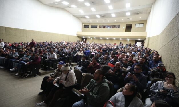 Entrega alcalde títulos de propiedad a familias juarenses