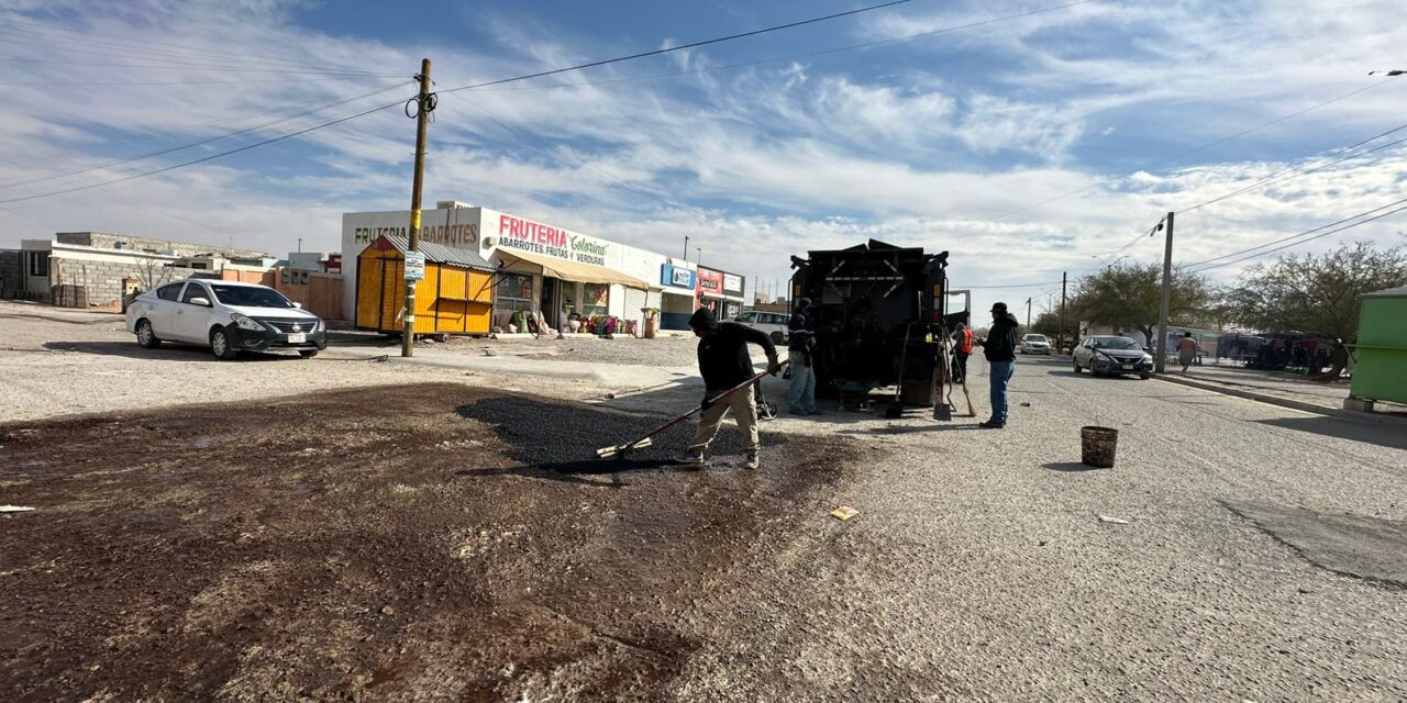 Atienden con bacheo colonias del suroriente de la ciudad