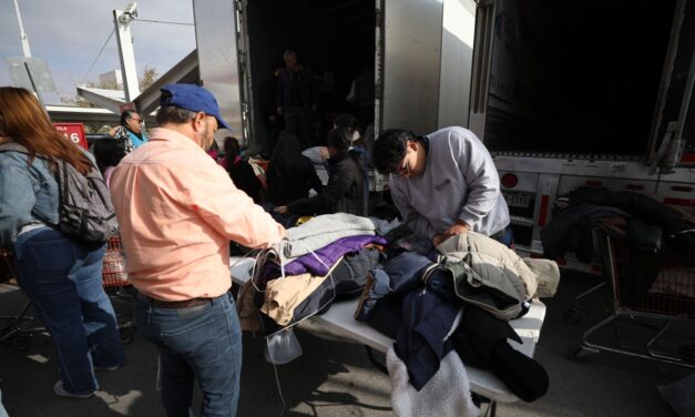 Entrega Presidente Pérez Cuéllar cobijas para la campaña “Que Juárez no tenga frío”
