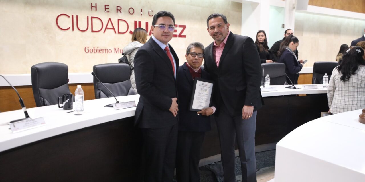 Reconoce Cabildo a Petra Peña Matías como Defensora de los Derechos Humanos