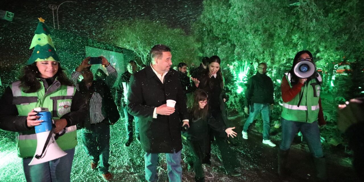 Invita el alcalde y su familia a que visiten la “Villa Navidad a lo Grinch”