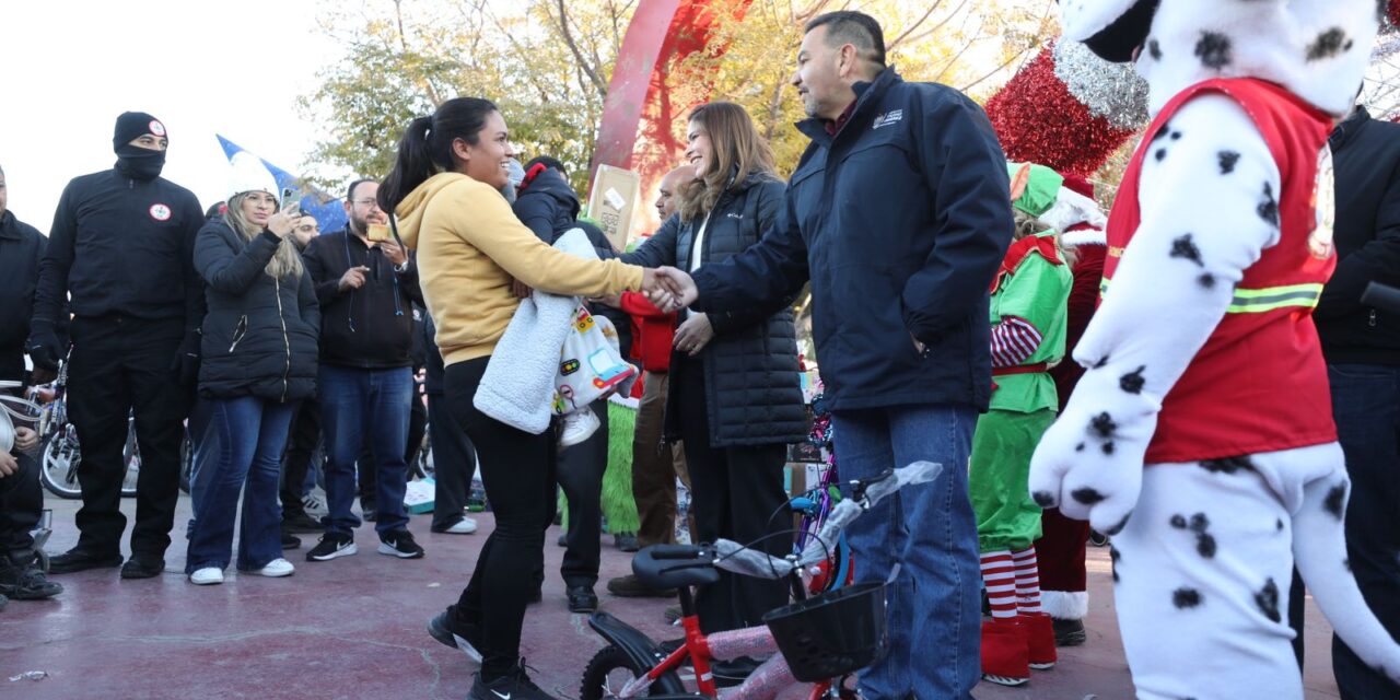 “Santa Bombero” inicia la entrega de juguetes