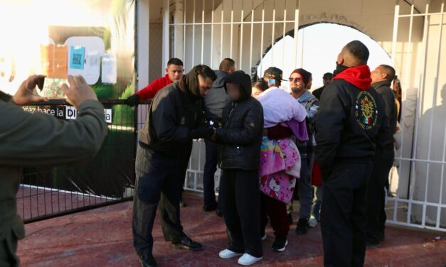 “Santa Bombero” inicia la entrega de juguetes