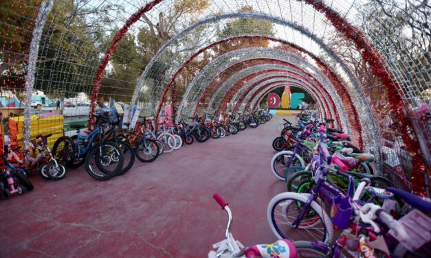 “Santa Bombero” inicia la entrega de juguetes