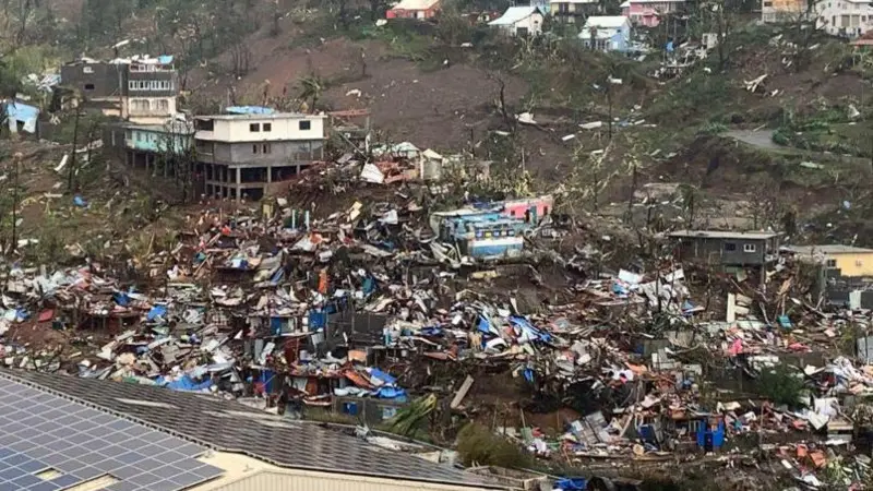 “Parece el resultado de un accidente nuclear”. El peor ciclón en 90 años que devastó la isla de Mayotte en Francia