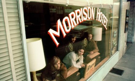 Incendio destruye Hotel Morrison de Los Ángeles, portada del álbum de ‘The Doors’