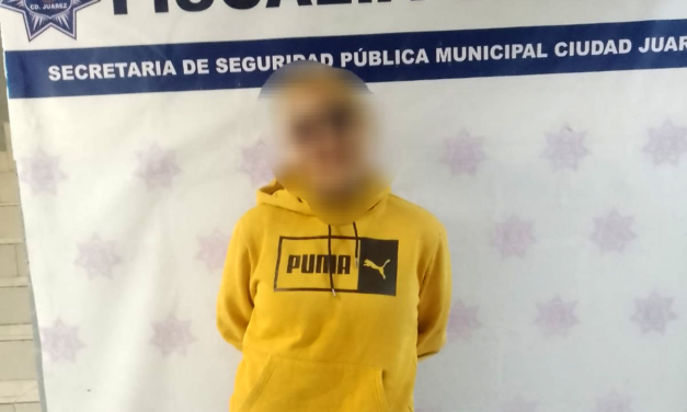 Por meterse a la fila de Puente Internacional e intentar arrollar a un agente, arrestan a conductora